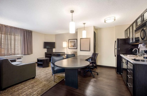 West Des Moines Hotel | Great Choice! One Bedroom Suite! Close to Shopping, Parks & Museums!