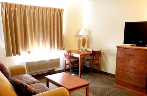 Kellogg House | Great Location! Budget-friendly Property, Pets Allowed, Near Staff House Museum!