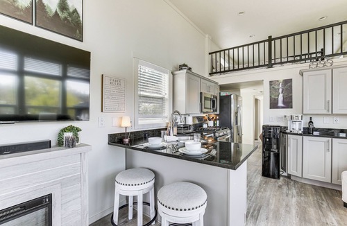 Oakland House | Great Outdoor Space! Serene Getaway in Oakland