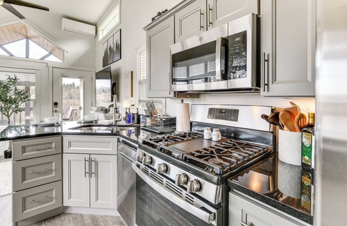 Oakland House | Great Outdoor Space! Serene Getaway in Oakland
