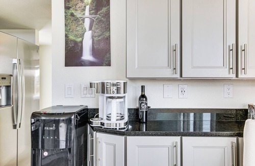 Oakland House | Great Outdoor Space! Serene Getaway in Oakland