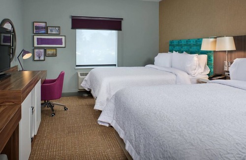 Tigard House | Great Relaxing Overnight! 3 Great Units, Pool, Free Parking & Breakfast