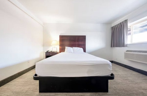 Hollywood District Hotel | Great-Value Room for Overnight Portland Stopovers