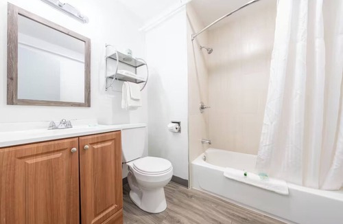 Hollywood District Hotel | Great-Value Room for Overnight Portland Stopovers