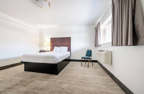Hollywood District Hotel | Great-Value Room for Overnight Portland Stopovers