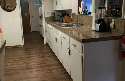 Scottsburg Cabin | Great Vintage 2500sq ft. country cabin amazing river front setting!