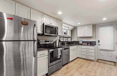 Green Lake House | Green Lake's 2B Lower Unit with Parking