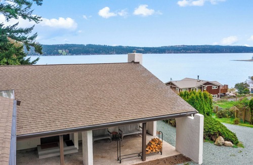 Greenbank House | Greenbank Horizon Home - Water Views