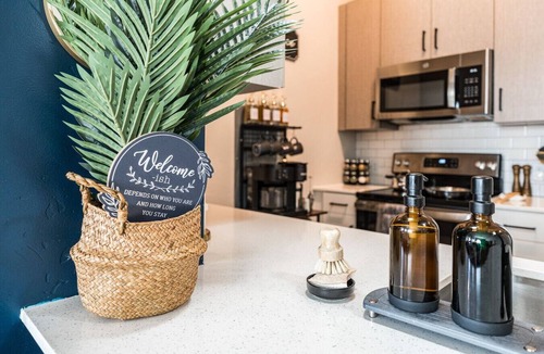 Boise Apartment | Greenbelt 2BR for 6 | Pool · King Beds · Downtown