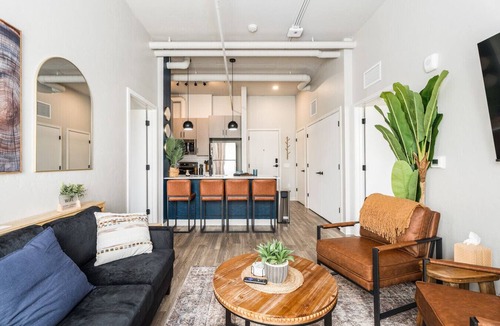Boise Apartment | Greenbelt 2BR for 6 | Pool · King Beds · Downtown