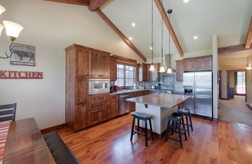 McCall House | Greystone on Payette Lake - Air Conditioning - 1 Block from Marina - Propane Fireplace