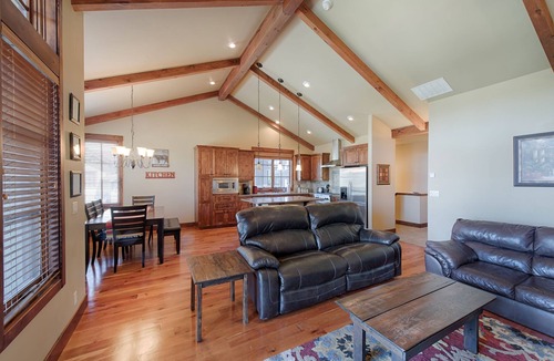 McCall House | Greystone on Payette Lake - Air Conditioning - 1 Block from Marina - Propane Fireplace