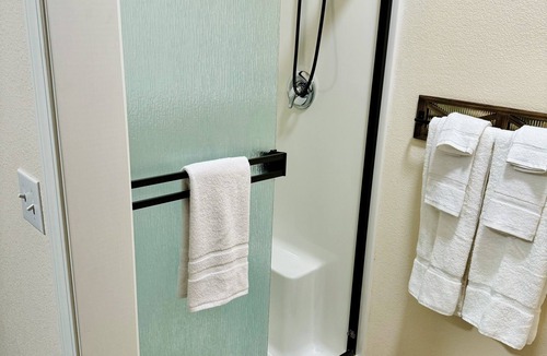 Rathdrum Hotel | Grizzly Lodge Motel
