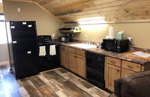 Island Park Cabin | Grizzly Loft Amazing Views 25 min to Yellowstone Loft