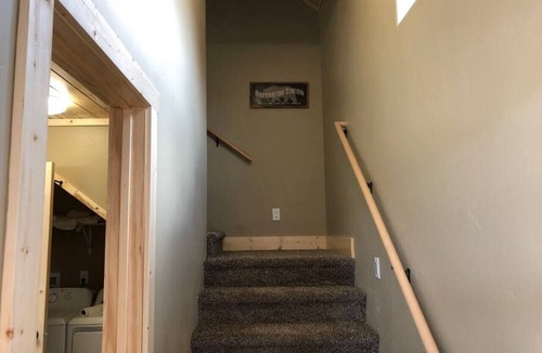 Island Park Cabin | Grizzly Loft Amazing Views 25 min to Yellowstone Loft