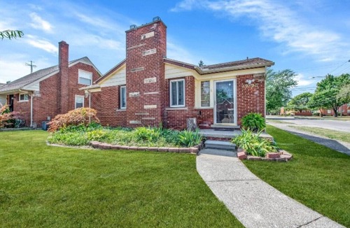 Detroit House | Grosse Pointe/Detroit Relaxing Family Home