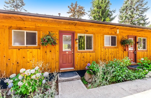 Quilcene Apartment | Ground-floor, dog-friendly hiker's studio with fast WiFi & great location