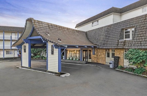 Ocean Shores Apartment | Ground Floor Studio - Two Queen Beds - Pool Access