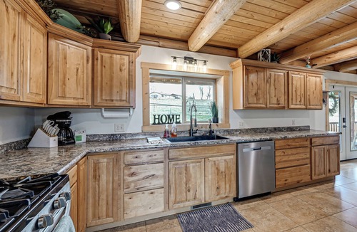 Victor House | Group Retreat in the Bitterroot Valley w/Hot Tub
