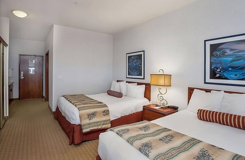 Ocean Shores Hotel | GROUPS BEACH ESCAPE! TWO UNITS, POOL, PARKING