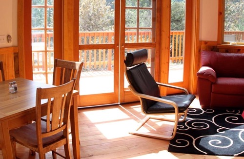 Ashland Cabin | GS Parsnip Lakes 2D~ Jacuzzi Tub~ Kitchen