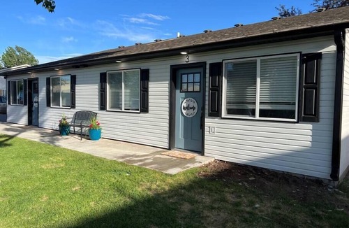 Idaho Falls Apartment | Guest Suites - 1998 #3 Cheerful 1 bedroom 1 bath Suite