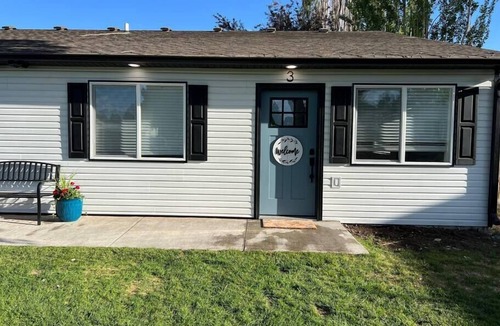 Idaho Falls Apartment | Guest Suites - 1998 #3 Cheerful 1 bedroom 1 bath Suite