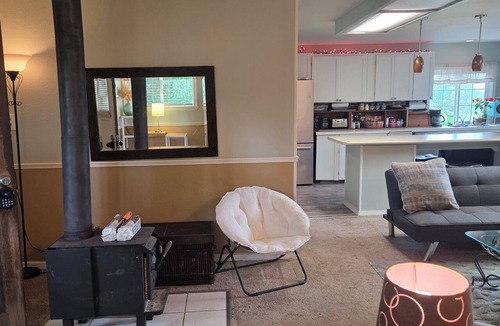 Manchester Cottage | Guesthouse for Two~1 Mo Minimum Stay