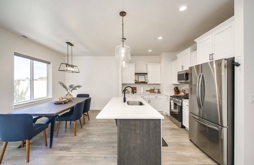 West Valley House | #HabitueHomes - Crossroads Retreat - Hot Tub!
