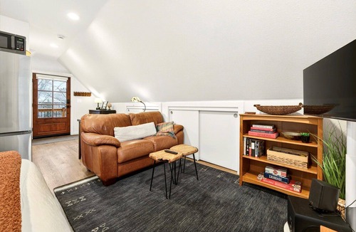 Southeast Boise Apartment | #HabitueHomes - Heartwood Hideaway - Private Entrance