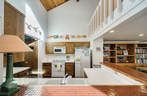Elkhorn Village Condo | #HabitueHomes - Teleidoscope Retreat - Hot Tub! Pool!