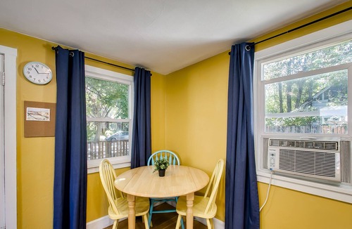 Veterans Park House | #HabitueHomes - The Craftsman's Cottage - Dog Friendly and perfectly located!
