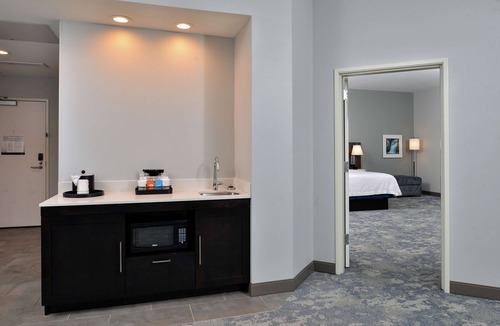 Cedar Falls Community Main Street Hotel | Hampton Inn Cedar Falls Downtown