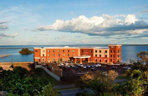 Upper Peninsula Michigan Hotel | Hampton Inn Marquette-Waterfront