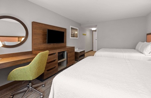 Burlington Hotel | Hampton Inn & Suites Burlington