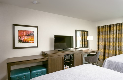 Maple Leaf Hotel | Hampton Inn & Suites by Hilton Seattle/Northgate