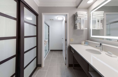 Hoffman Estates Hotel | Hampton Inn & Suites Chicago/Hoffman Estates