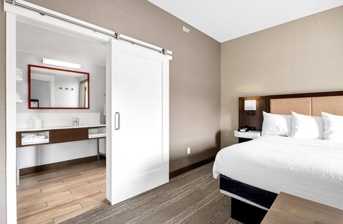 Logan Hotel | Hampton Inn & Suites Logan