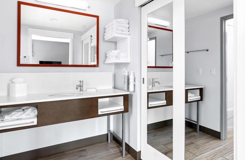 Logan Hotel | Hampton Inn & Suites Logan