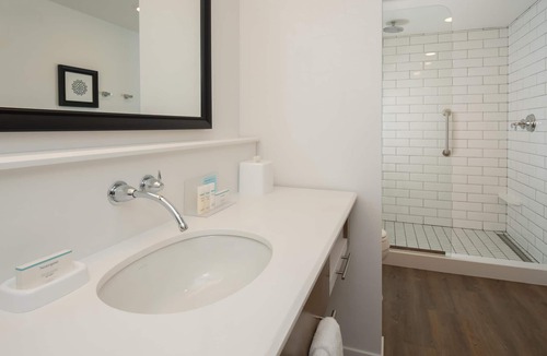 Pearl District Hotel | Hampton Inn & Suites Portland-Pearl District