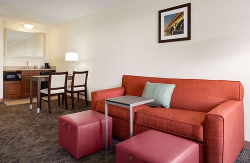 Sterling Heights Hotel | Hampton Inn & Suites Detroit/Sterling Heights