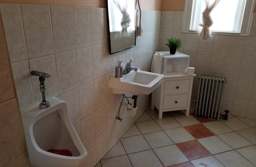 Hamtramck Hostel | Hamtramck Hostel