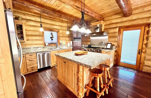 Island Park Cabin | Handcrafted Log Cabin On Island Park Reservoir With Beautiful Views & Hot Tub!