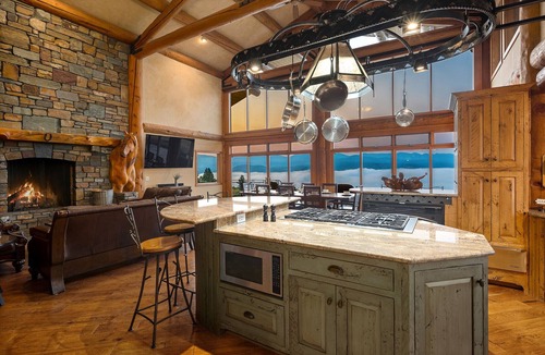 Republic House | Hardrock Ranch - Gorgeous Lake & Mountain Views