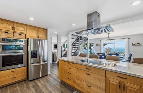 Port Angeles House | Harrington Reserve: Sunset Bluff Newly Renovated Luxury Coastal Retreat Panoramic Views Designer Interiors Spa Vibes