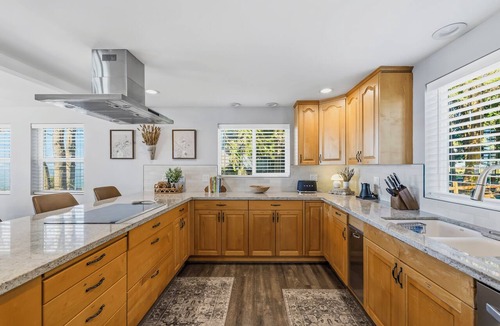 Port Angeles House | Harrington Reserve: Sunset Bluff Newly Renovated Luxury Coastal Retreat Panoramic Views Designer Interiors Spa Vibes
