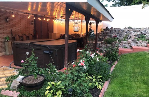Pocatello House | Harvard Home @ ISU | ICCU Dome | Hot Tub | Firepit