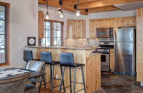 Big Sky Ski Chalet | Harvest Moon Haven | Premier Ski Access + Hot Tub