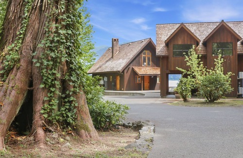 Amanda Park House | Hawk’s Landing Private Lakefront Estate - 2 Homes in Olympic National Park