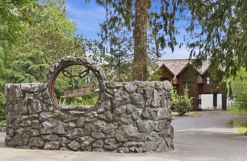 Amanda Park House | Hawk’s Landing Private Lakefront Estate - 2 Homes in Olympic National Park